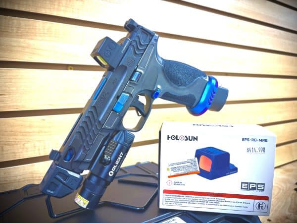 SMITH & WESSON PERFORMANCE CENTER M&P 9 METAL HD BUNDLE WITH HOLOSUN & OLIGHT - Image 3