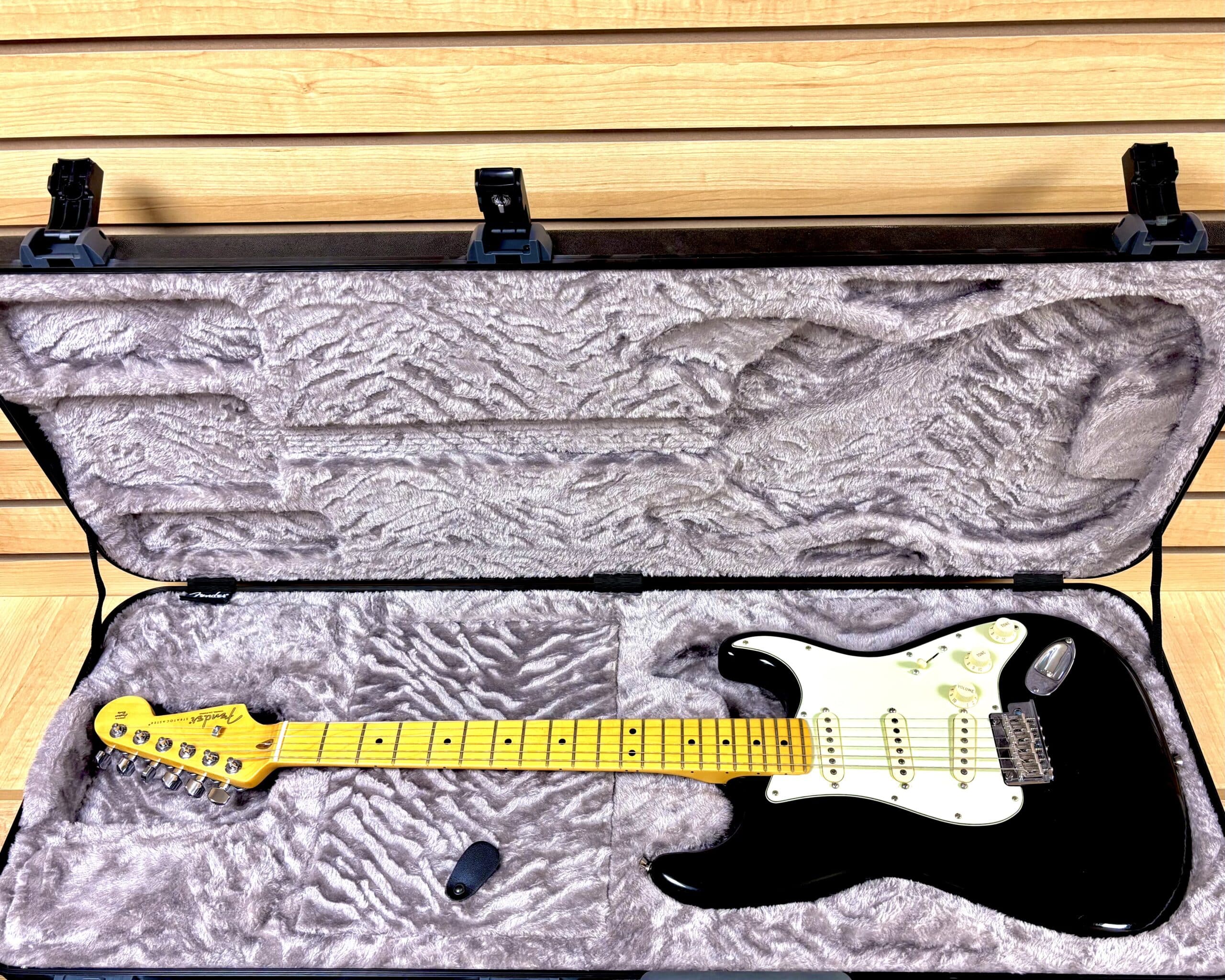 FENDER AMERICAN PROFESSIONAL II STRATOCASTER - Image 2
