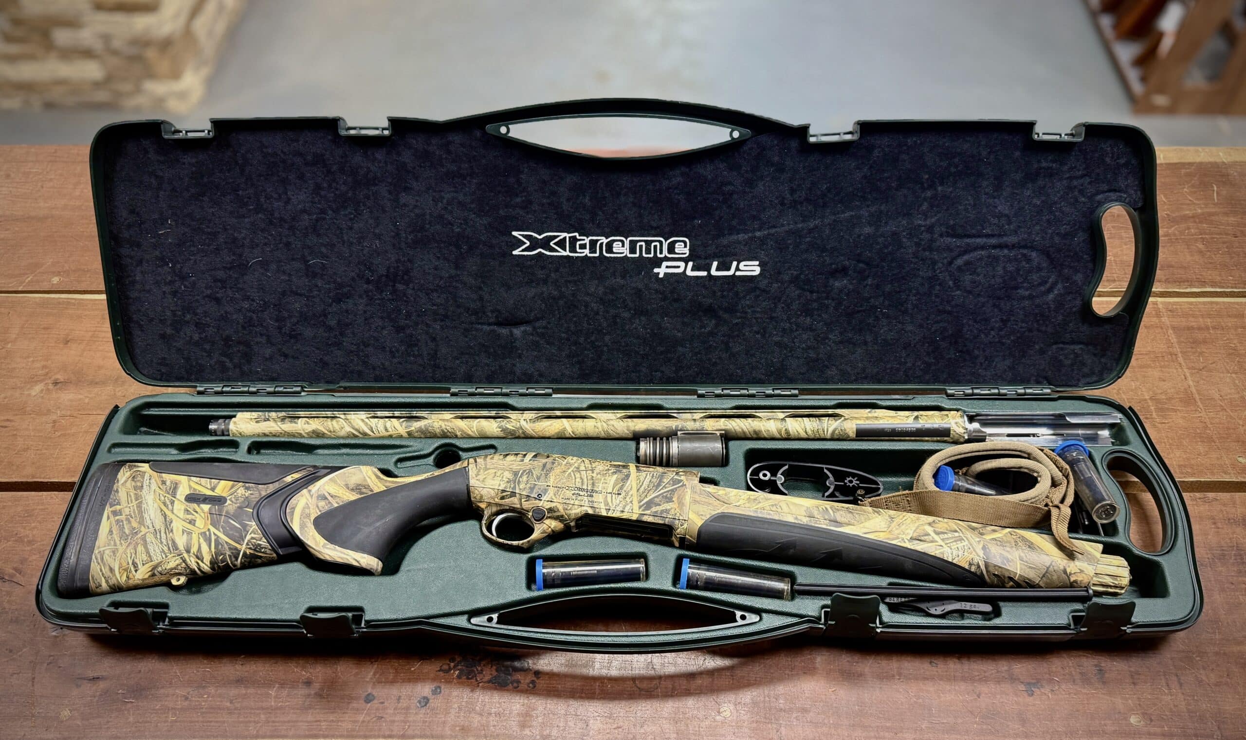 USED LEFT HANDED BERETTA A400 XTREME PLUS 12 GA 28" WITH CASE & 4 CHOKES