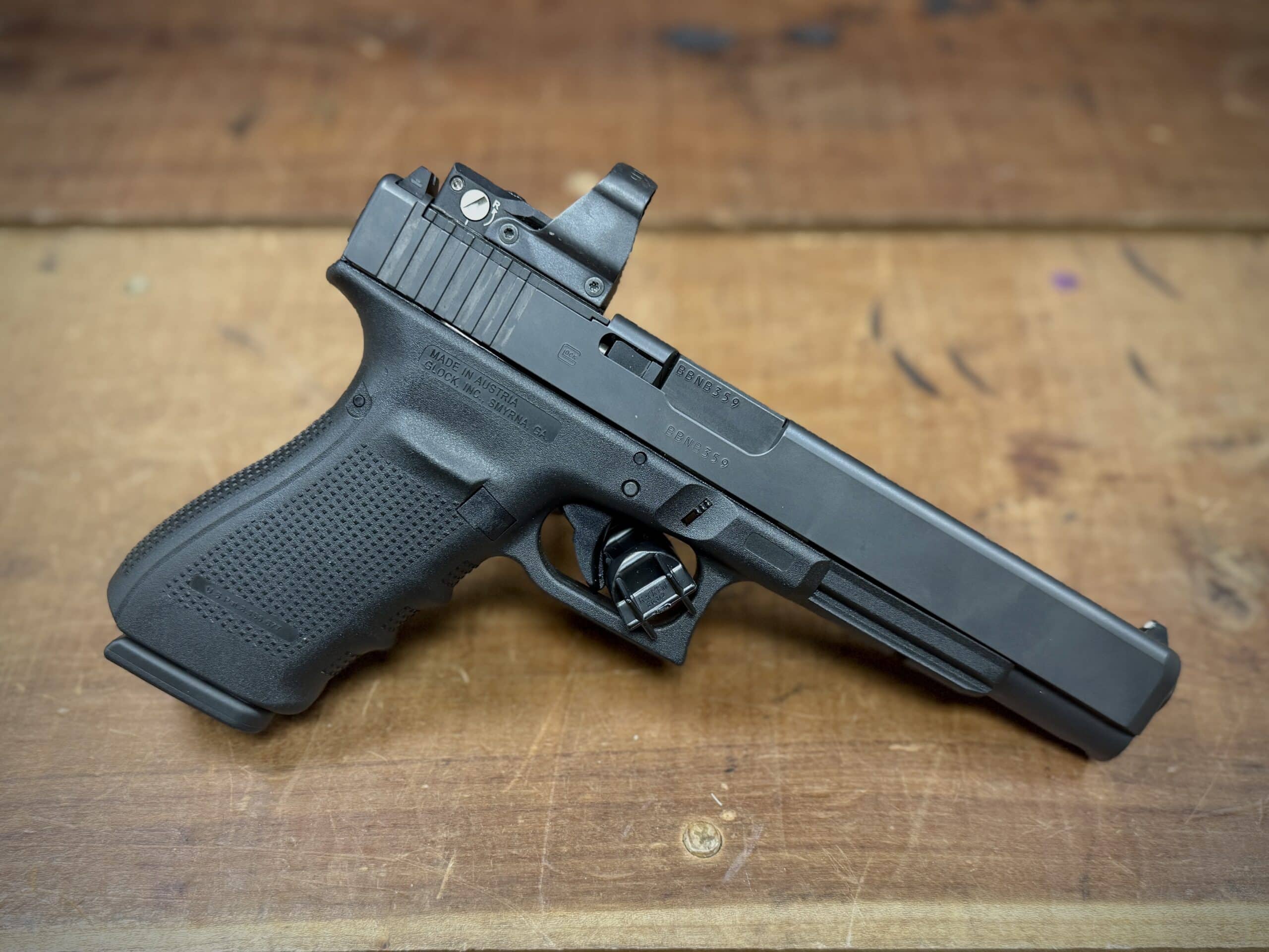 PRE OWNED GLOCK 40 GEN 4 MOS WITH LEUPOLD DELTA PRO WITH 3 MAGS - Image 3